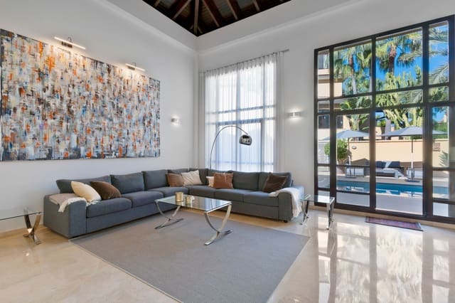 4 soveværelse Semi-Rækkehus til salg i Puerto Banus, Marbella med swimmingpool garage - € 2.595.000 (Ref: 9446192)