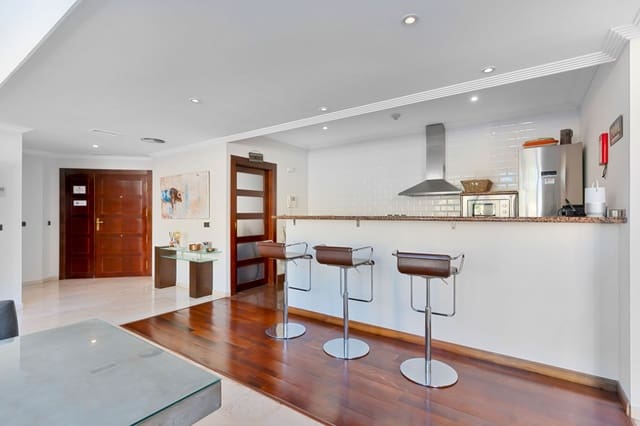 4 soveværelse Semi-Rækkehus til salg i Puerto Banus, Marbella med swimmingpool garage - € 2.595.000 (Ref: 9446192)
