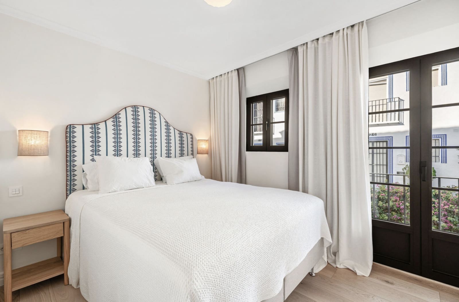 2 soverom Hus til salgs i Nueva Andalucia med svømmebasseng - € 795 000 (Ref: 9448672)