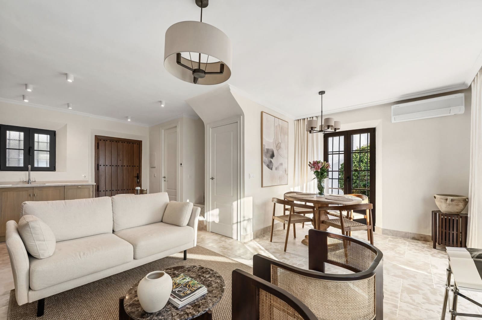 2 soverom Hus til salgs i Nueva Andalucia med svømmebasseng - € 795 000 (Ref: 9448672)