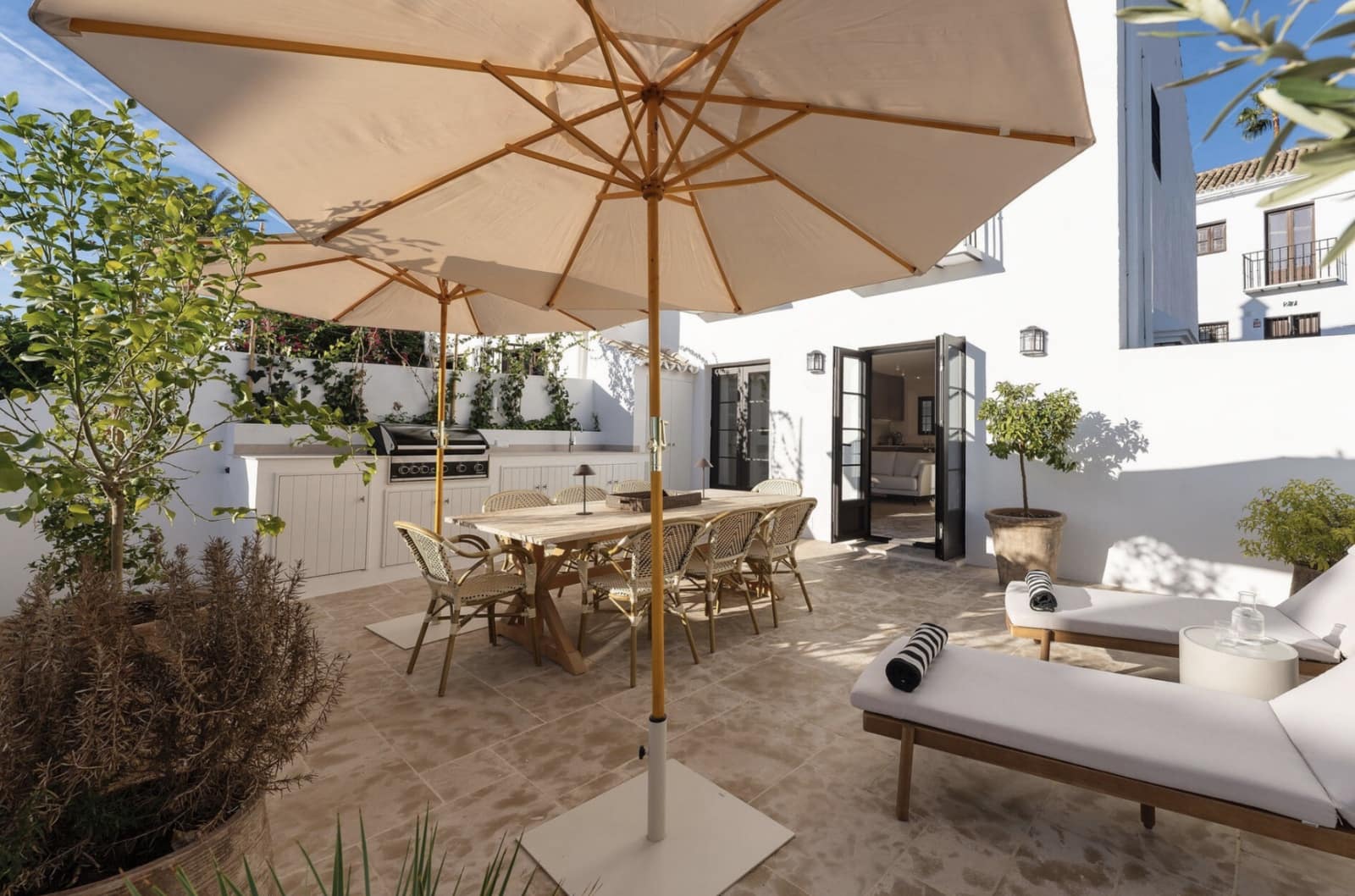 2 soverom Hus til salgs i Nueva Andalucia med svømmebasseng - € 795 000 (Ref: 9448672)