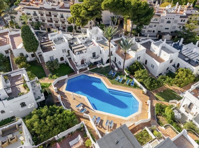 4 makuuhuone Omakotitalo myytävänä paikassa Nueva Andalucia, Marbella mukana uima-altaan - 1 495 000 € (Ref: 9448676)