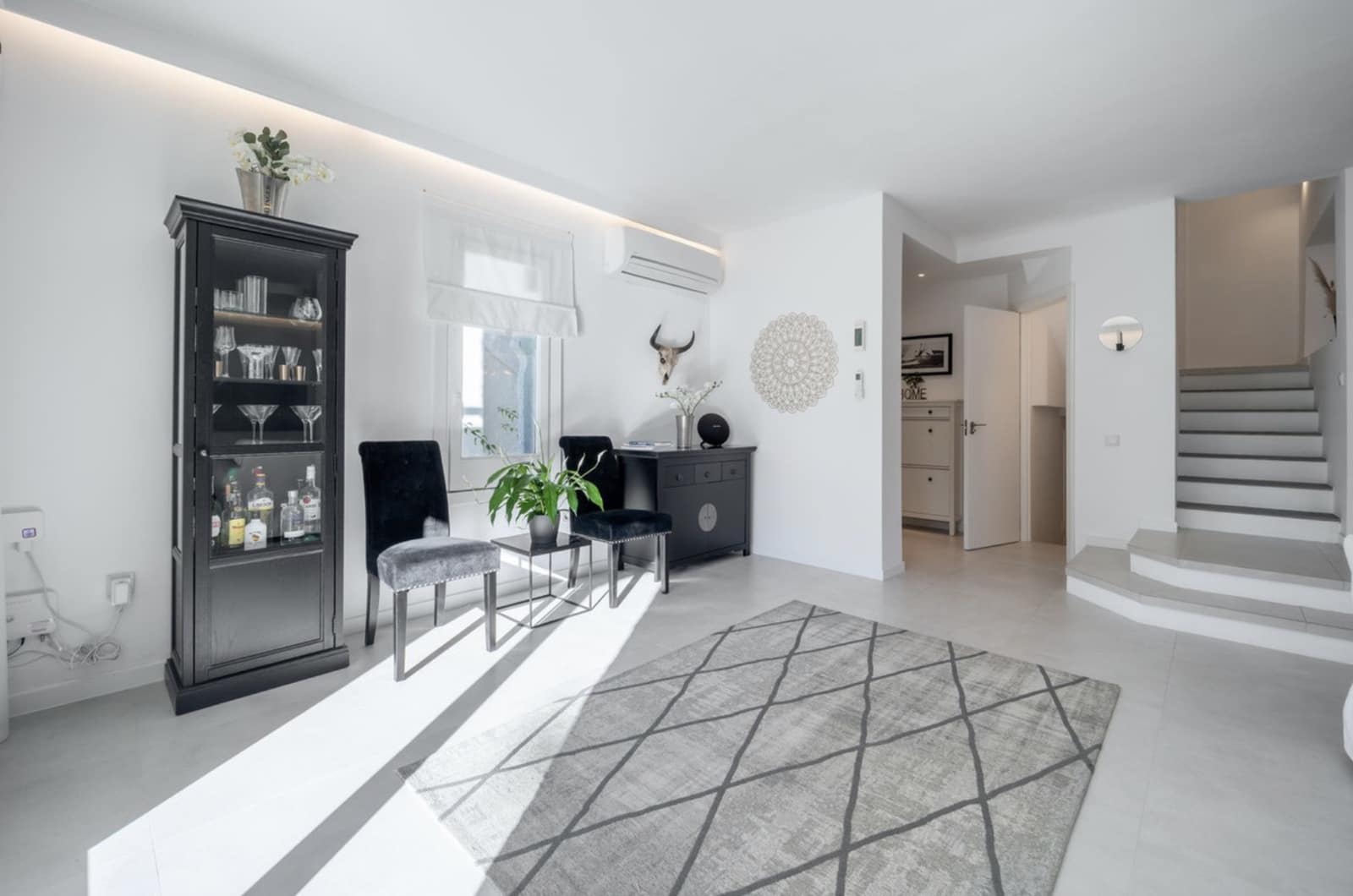 4 soveværelse Byhus til salg i Nueva Andalucia med swimmingpool - € 1.495.000 (Ref: 9448676)