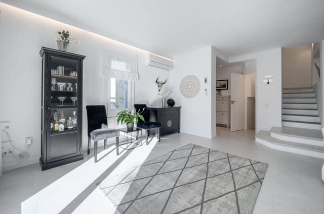 4 makuuhuone Omakotitalo myytävänä paikassa Nueva Andalucia, Marbella mukana uima-altaan - 1 495 000 € (Ref: 9448676)