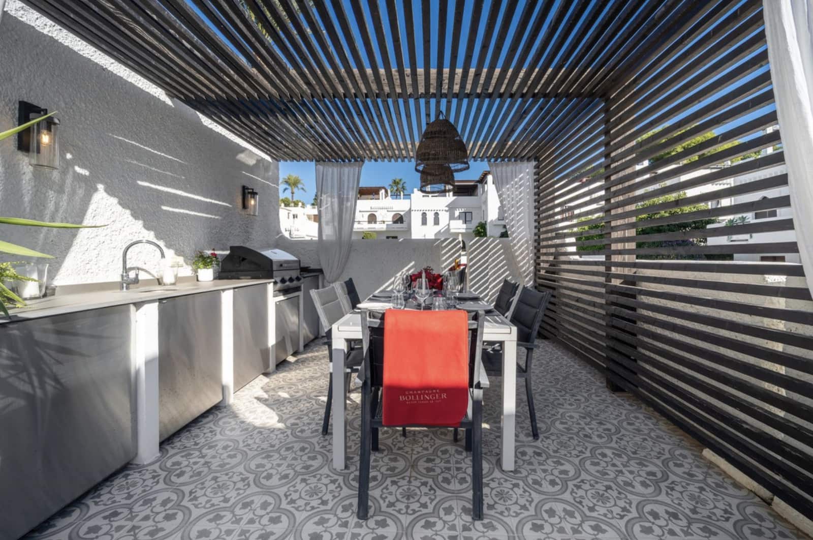 4 soveværelse Byhus til salg i Nueva Andalucia med swimmingpool - € 1.495.000 (Ref: 9448676)