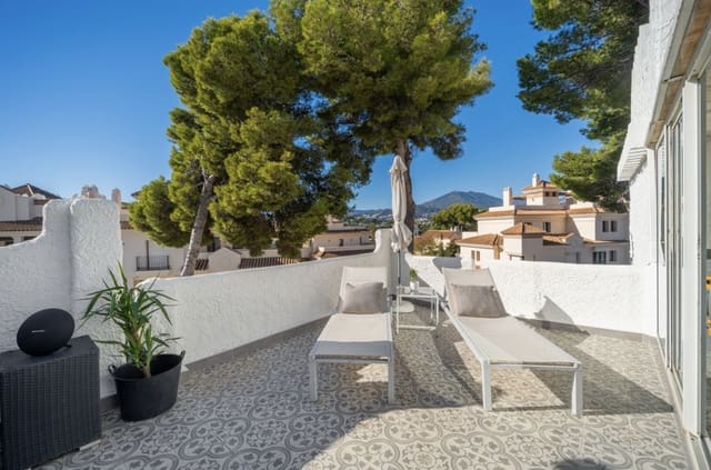 4 makuuhuone Omakotitalo myytävänä paikassa Nueva Andalucia, Marbella mukana uima-altaan - 1 495 000 € (Ref: 9448676)