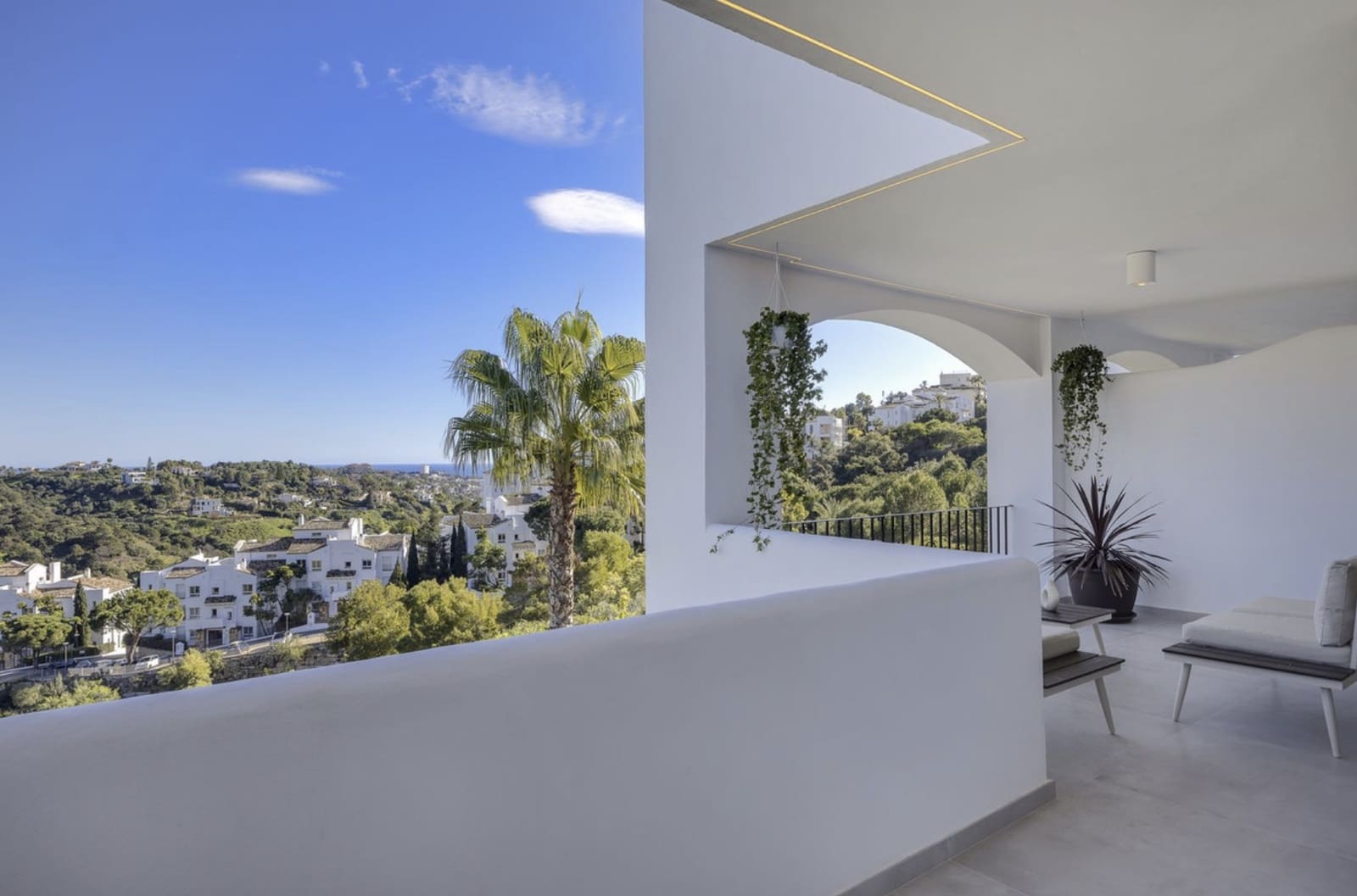 3 bedroom Apartment for sale in La Quinta with pool - € 860,000 (Ref: 9450669)