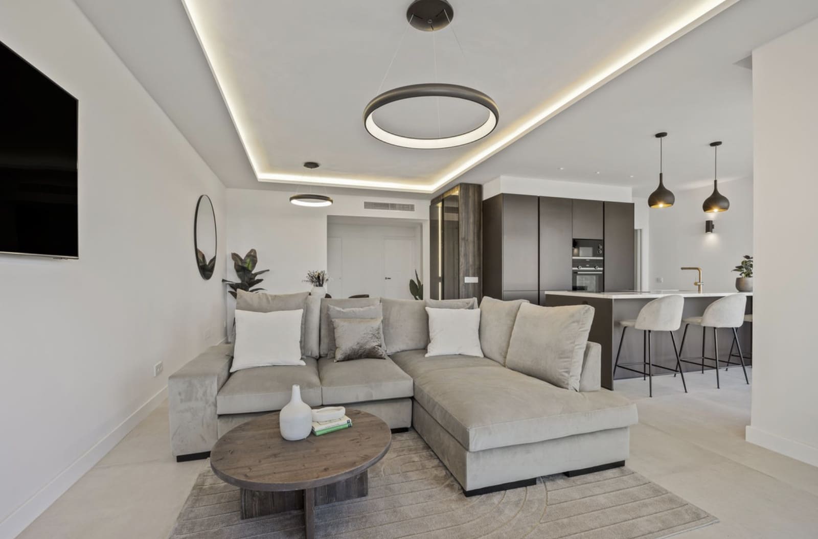 3 bedroom Apartment for sale in La Quinta with pool - € 860,000 (Ref: 9450669)