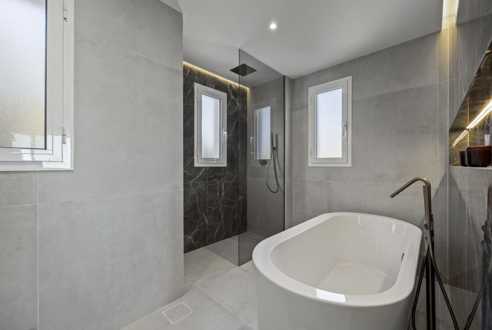 3 bedroom Apartment for sale in La Quinta with pool - € 860,000 (Ref: 9450669)