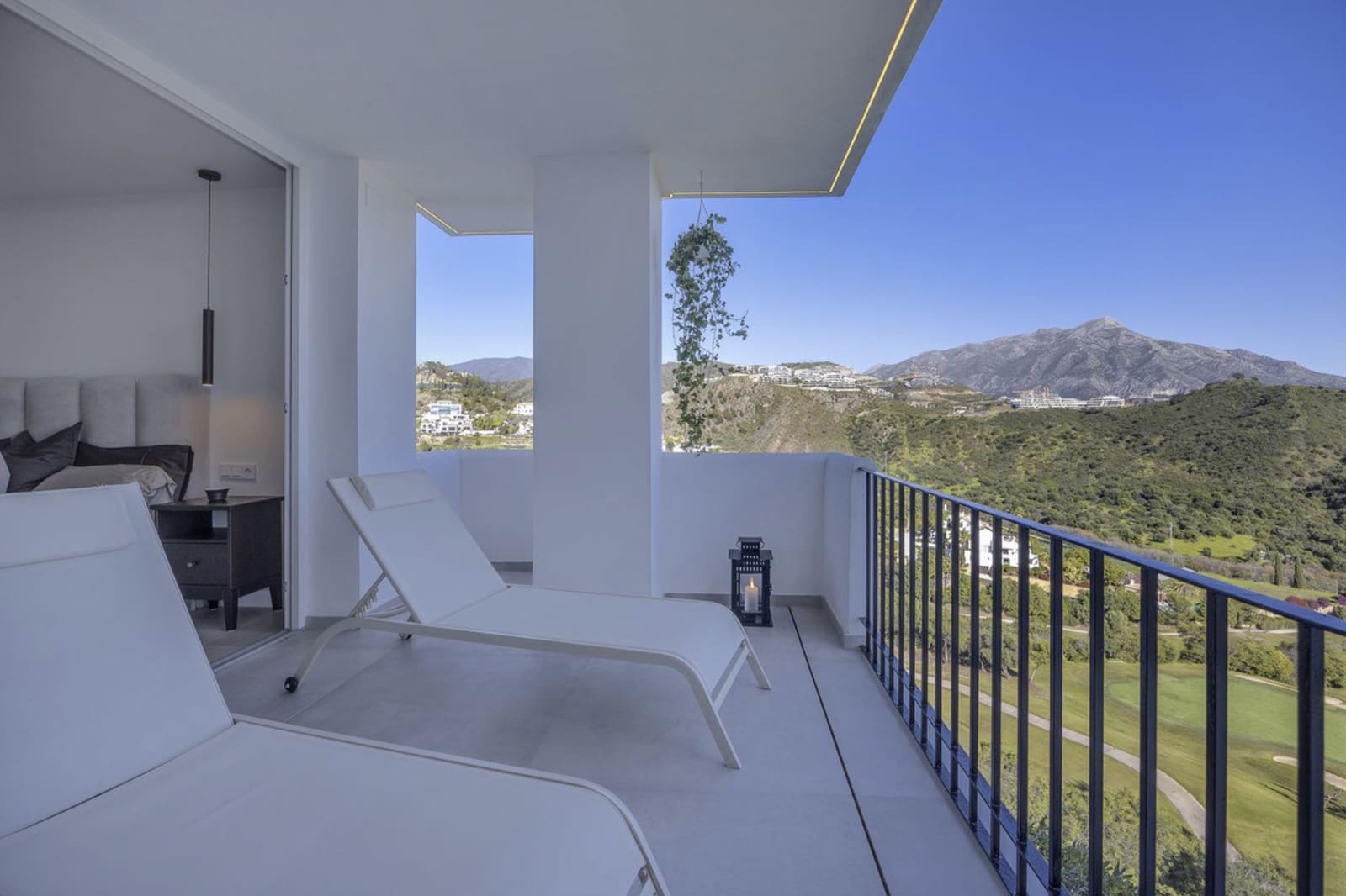 3 bedroom Apartment for sale in La Quinta with pool - € 860,000 (Ref: 9450669)