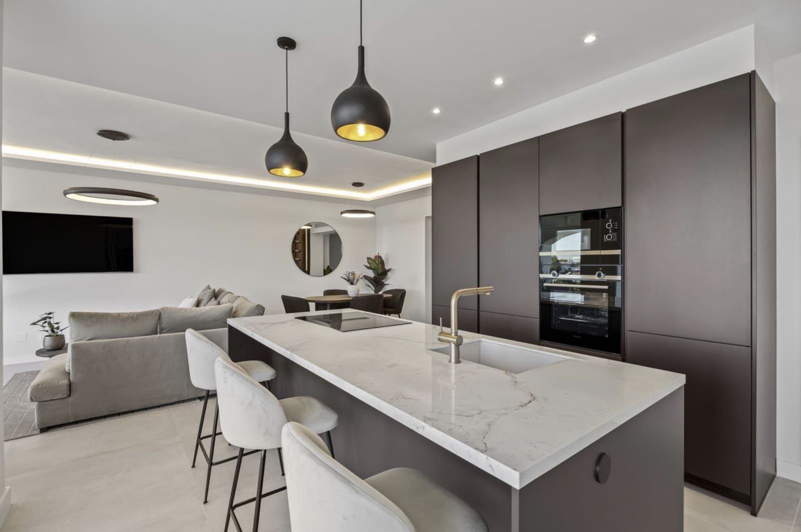 3 bedroom Apartment for sale in La Quinta with pool - € 860,000 (Ref: 9450669)