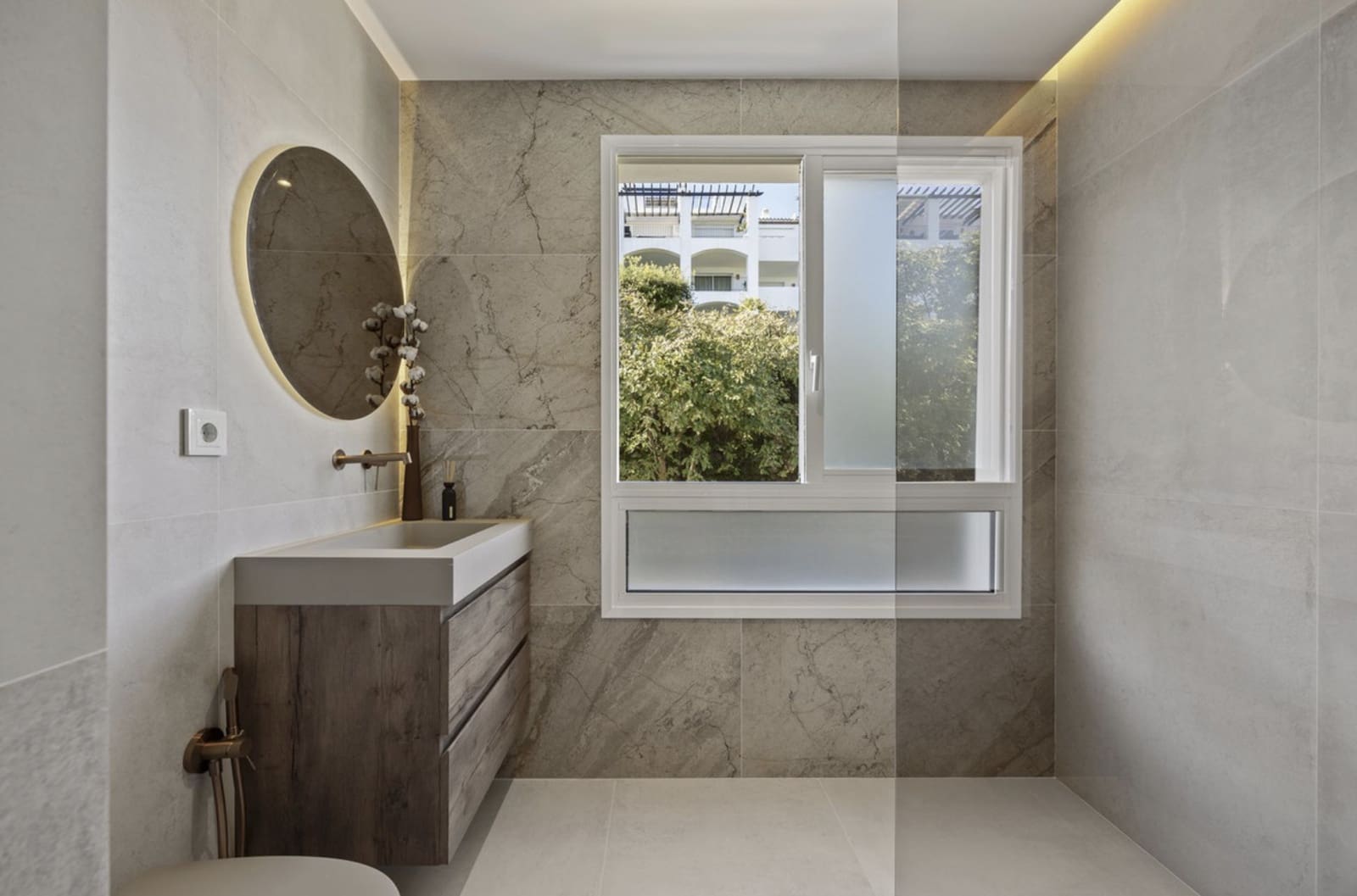 3 bedroom Apartment for sale in La Quinta with pool - € 860,000 (Ref: 9450669)