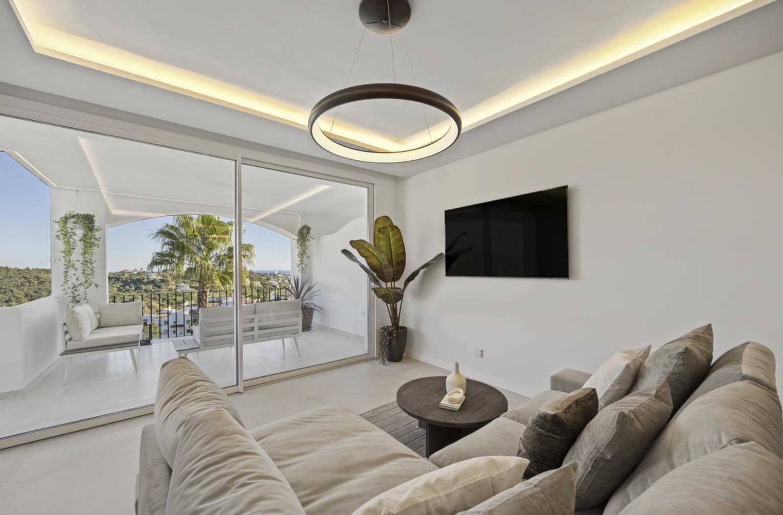 3 bedroom Apartment for sale in La Quinta with pool - € 860,000 (Ref: 9450669)