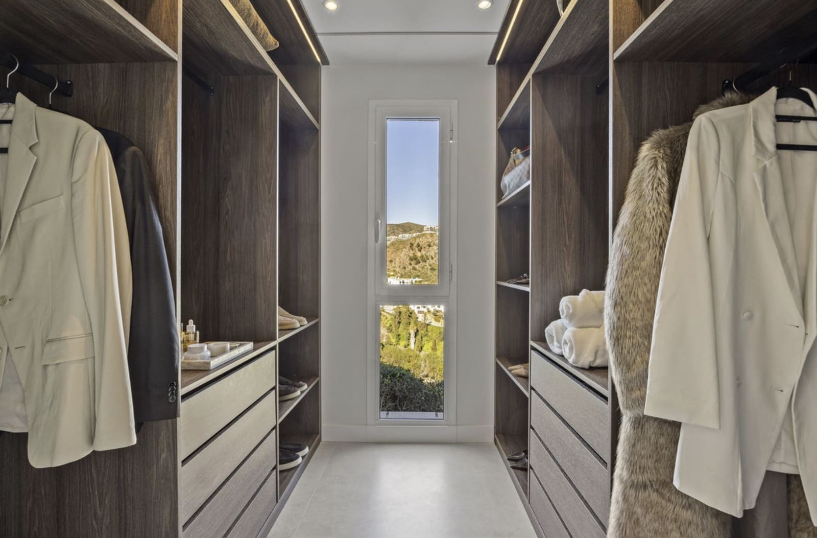 3 bedroom Apartment for sale in La Quinta with pool - € 860,000 (Ref: 9450669)