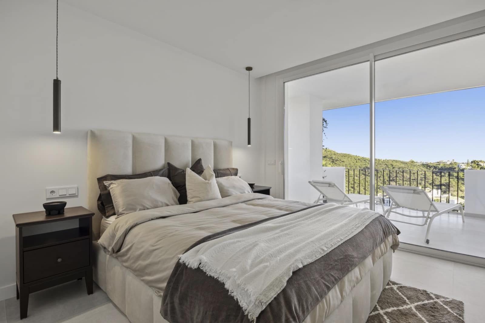 3 bedroom Apartment for sale in La Quinta with pool - € 860,000 (Ref: 9450669)