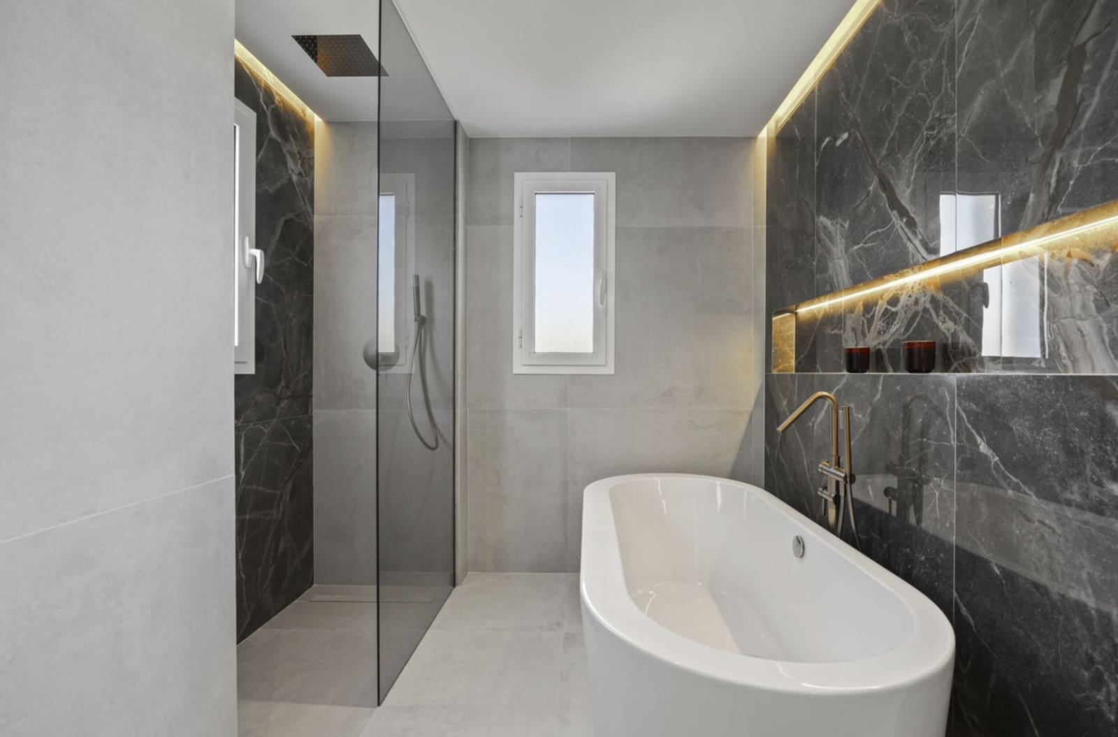 3 bedroom Apartment for sale in La Quinta with pool - € 860,000 (Ref: 9450669)