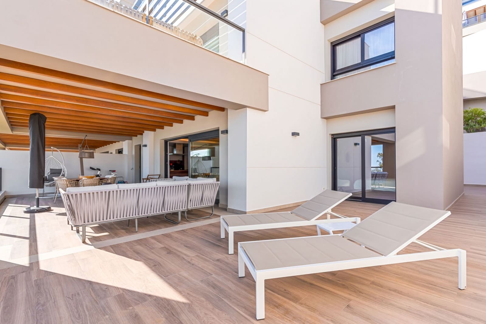 3 slaapkamer Appartement te koop in Nueva Andalucia met zwembad garage - € 895.000 (Ref: 9451994)