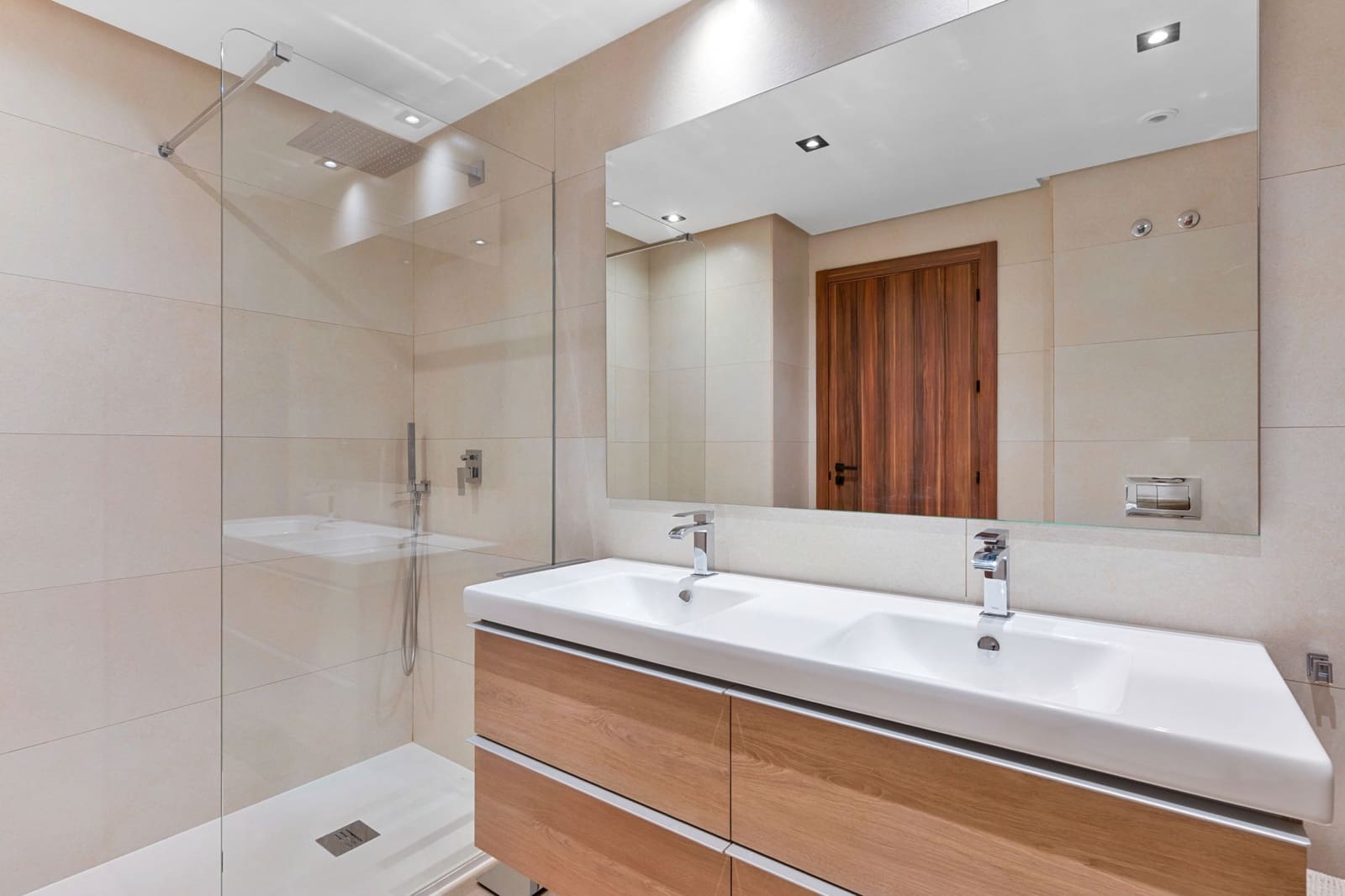 3 slaapkamer Appartement te koop in Nueva Andalucia met zwembad garage - € 895.000 (Ref: 9451994)