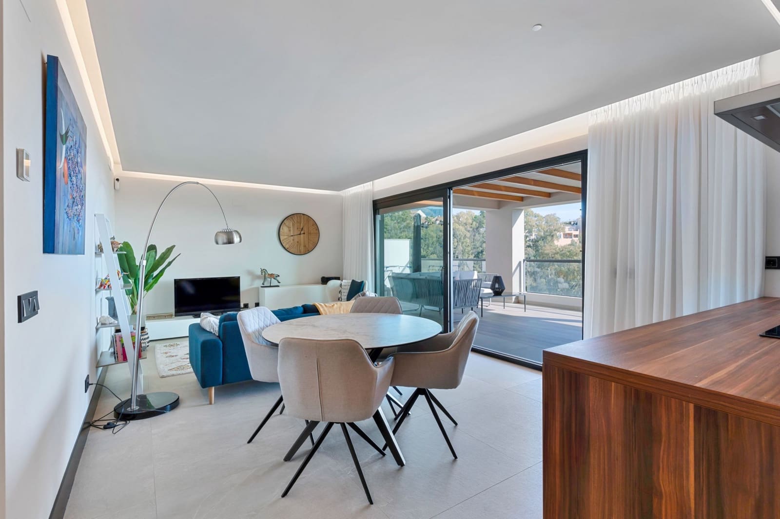 3 slaapkamer Appartement te koop in Nueva Andalucia met zwembad garage - € 895.000 (Ref: 9451994)