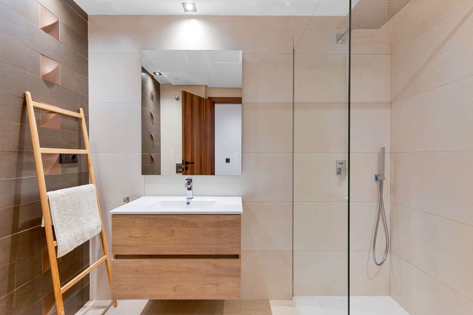 3 slaapkamer Appartement te koop in Nueva Andalucia met zwembad garage - € 895.000 (Ref: 9451994)