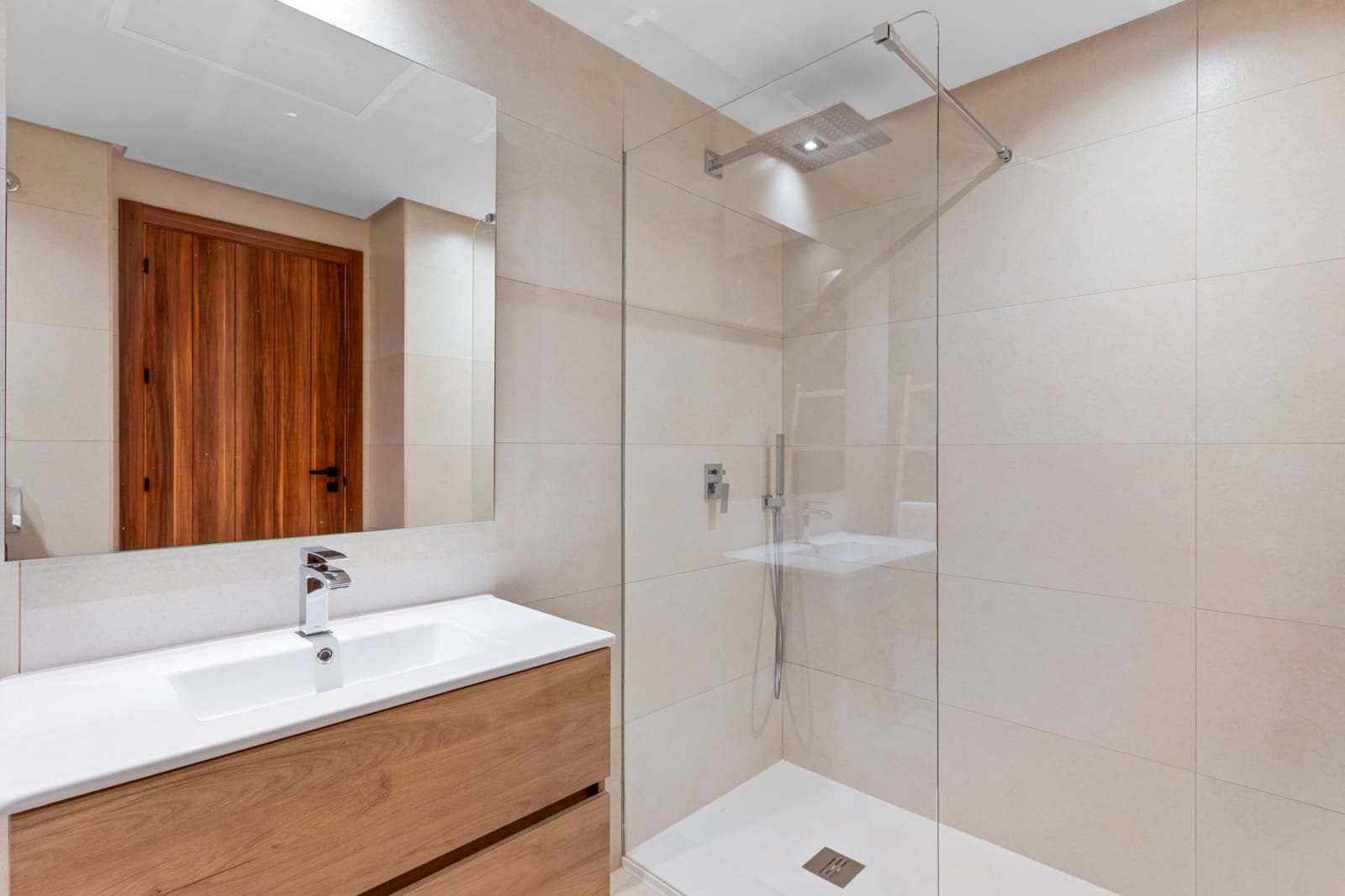 3 slaapkamer Appartement te koop in Nueva Andalucia met zwembad garage - € 895.000 (Ref: 9451994)