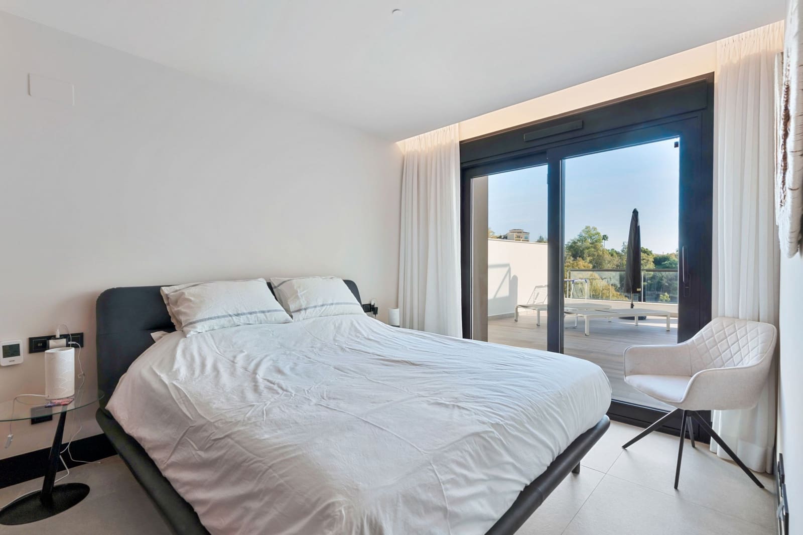 3 slaapkamer Appartement te koop in Nueva Andalucia met zwembad garage - € 895.000 (Ref: 9451994)