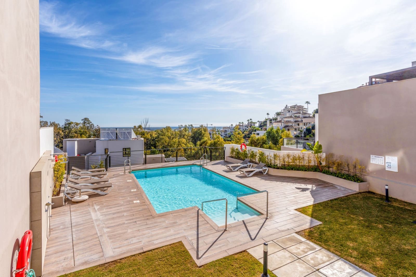 3 slaapkamer Appartement te koop in Nueva Andalucia met zwembad garage - € 895.000 (Ref: 9451994)