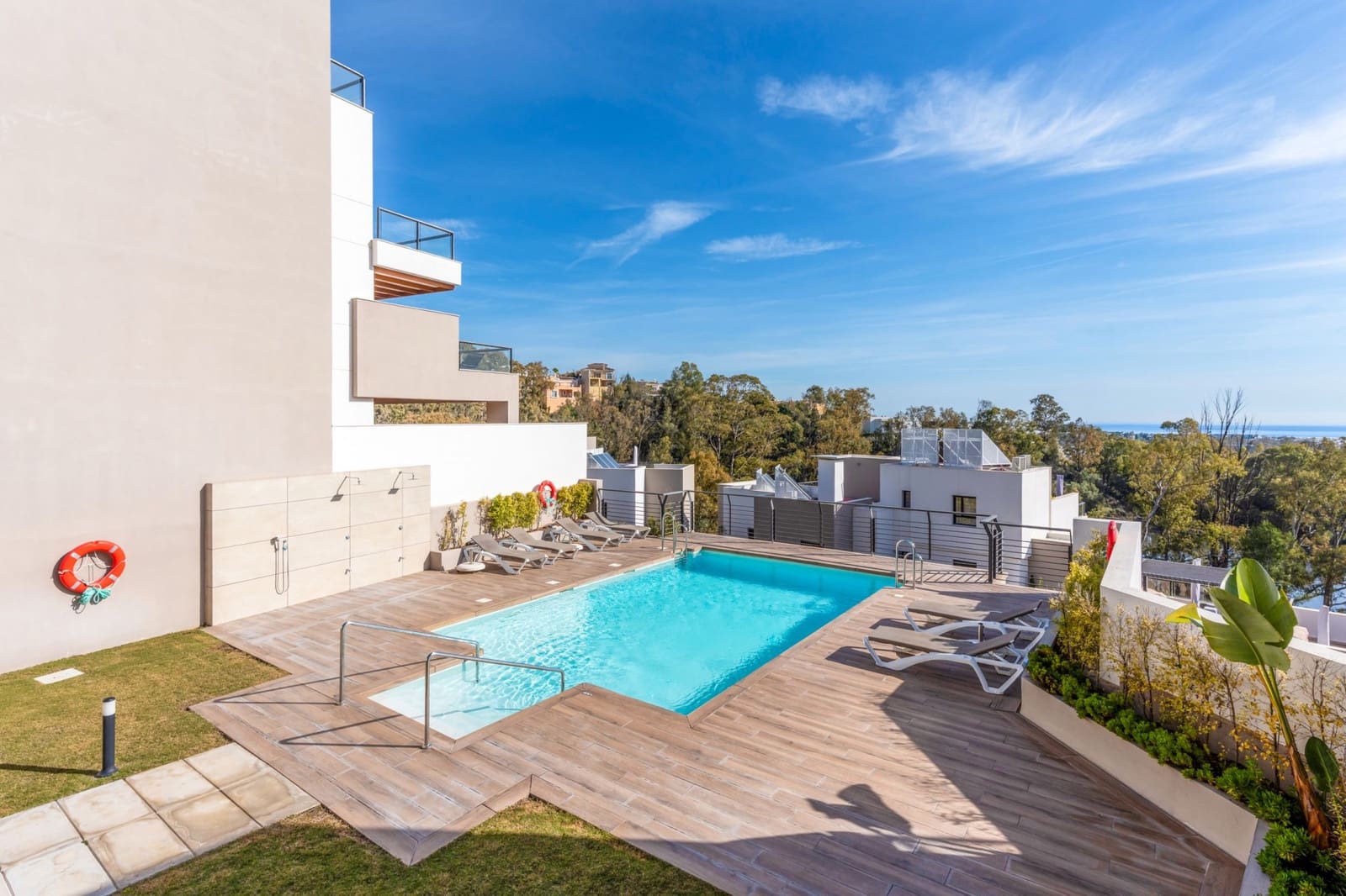 3 slaapkamer Appartement te koop in Nueva Andalucia met zwembad garage - € 895.000 (Ref: 9451994)