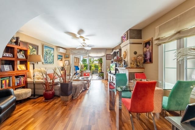 3 sovrum Semi-fristående Villa till salu i Marbella med pool - 699 000 € (Ref: 9451995)