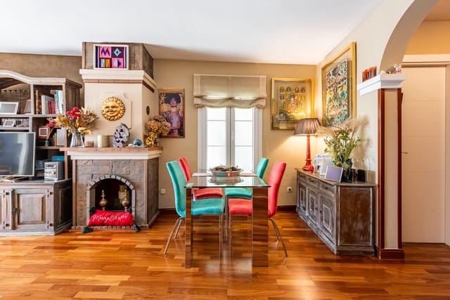 3 sovrum Semi-fristående Villa till salu i Marbella med pool - 699 000 € (Ref: 9451995)