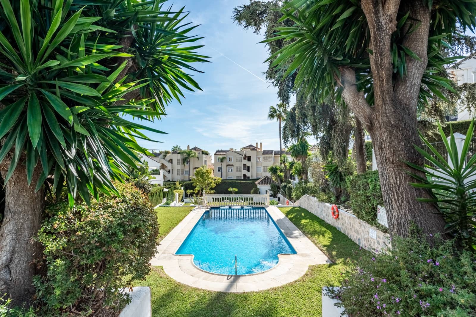 3 sovrum Semi-fristående Villa till salu i Marbella med pool - 699 000 € (Ref: 9451995)