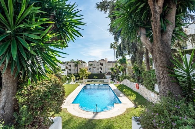 3 sovrum Semi-fristående Villa till salu i Marbella med pool - 699 000 € (Ref: 9451995)