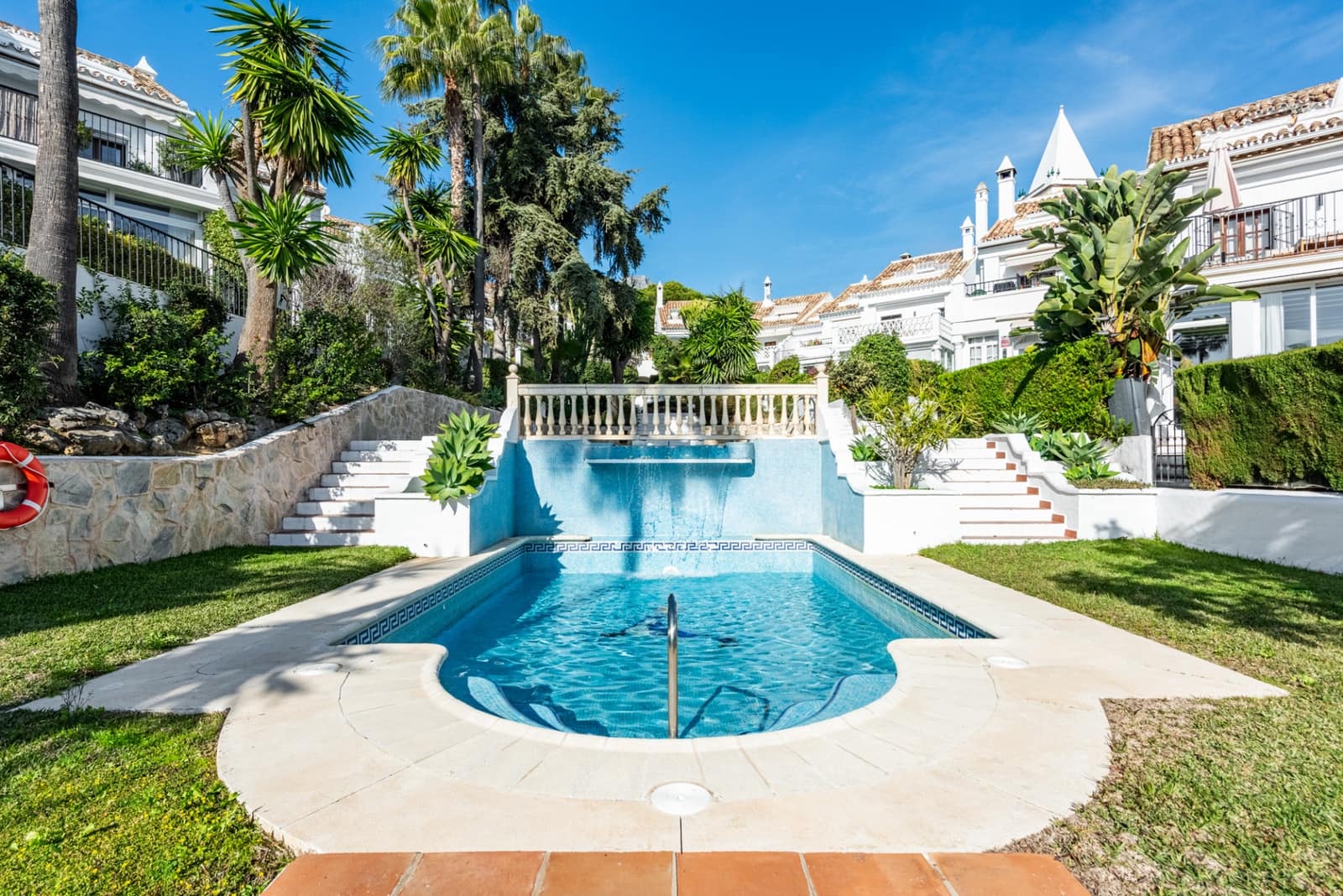 3 sovrum Semi-fristående Villa till salu i Marbella med pool - 699 000 € (Ref: 9451995)