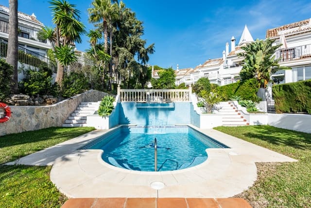 3 sovrum Semi-fristående Villa till salu i Marbella med pool - 699 000 € (Ref: 9451995)