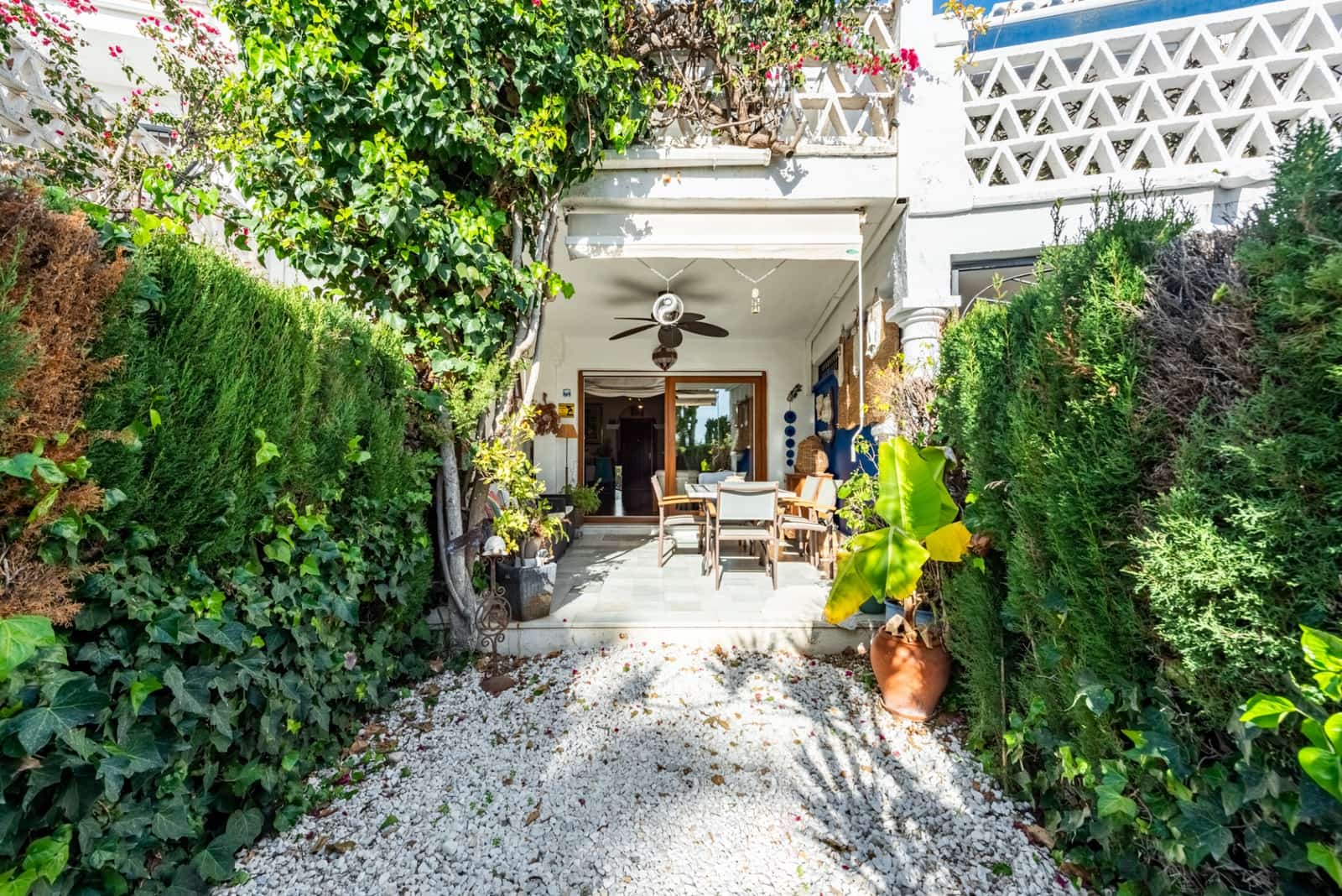 3 sovrum Semi-fristående Villa till salu i Marbella med pool - 699 000 € (Ref: 9451995)