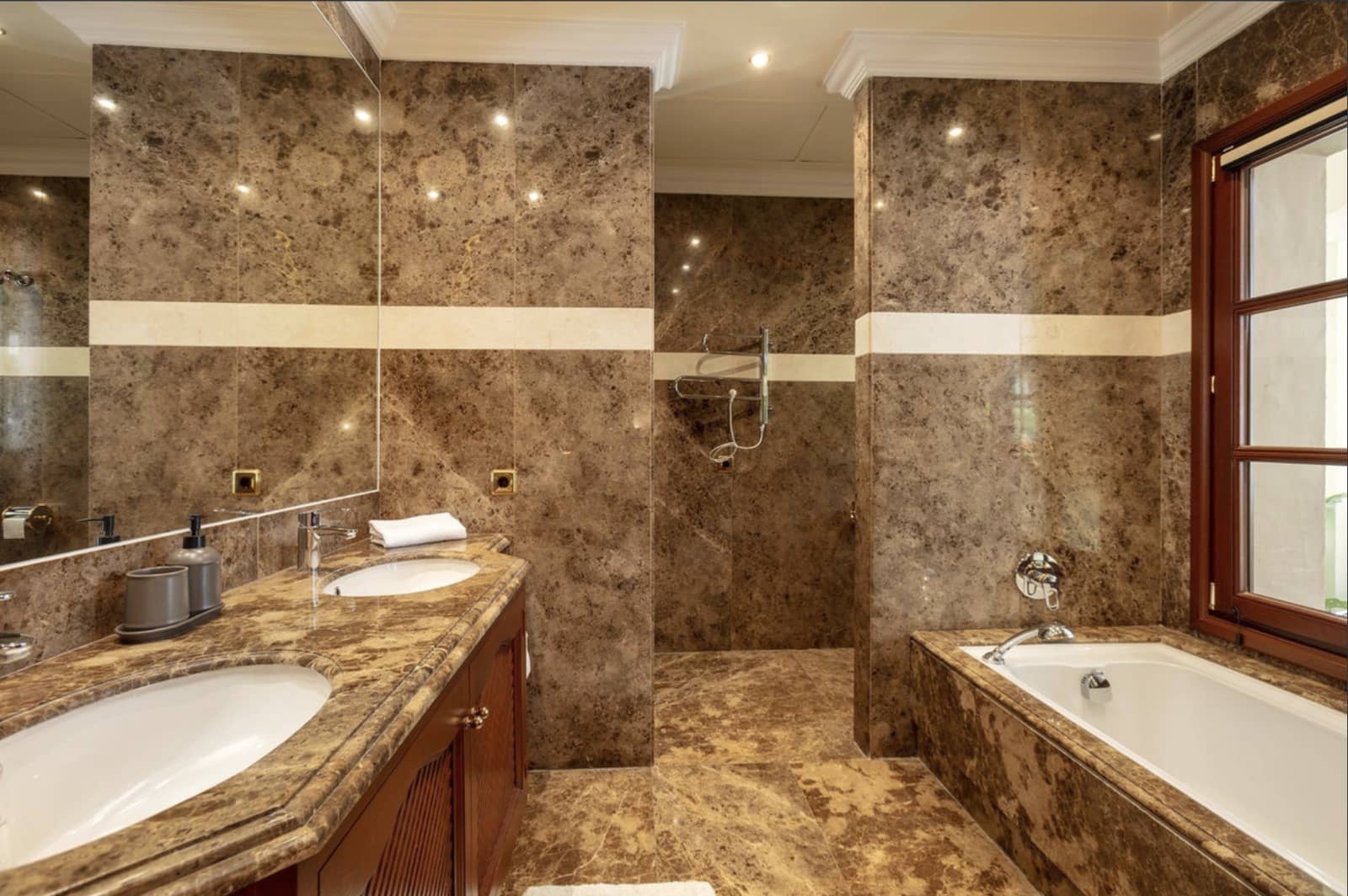 8 soverom Villa til salgs i La Zagaleta med svømmebasseng garasje - € 5 850 000 (Ref: 9451996)