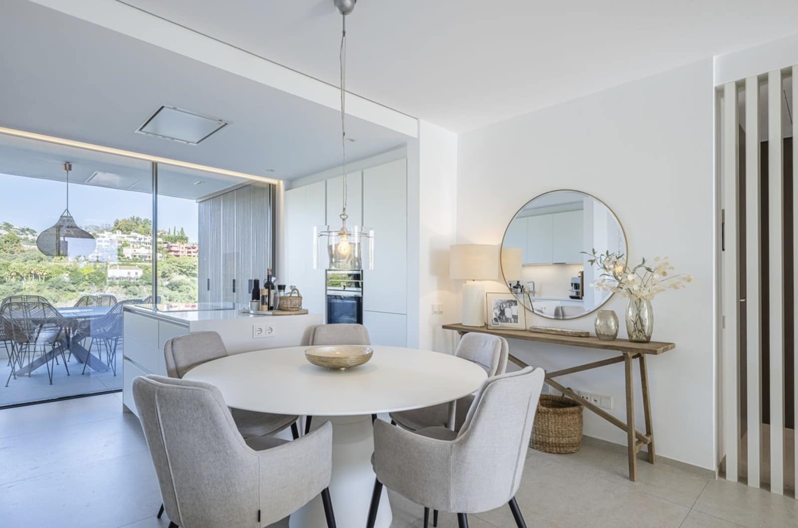 3 bedroom Apartment for sale in Benahavis with pool garage - € 869,000 (Ref: 9465484)