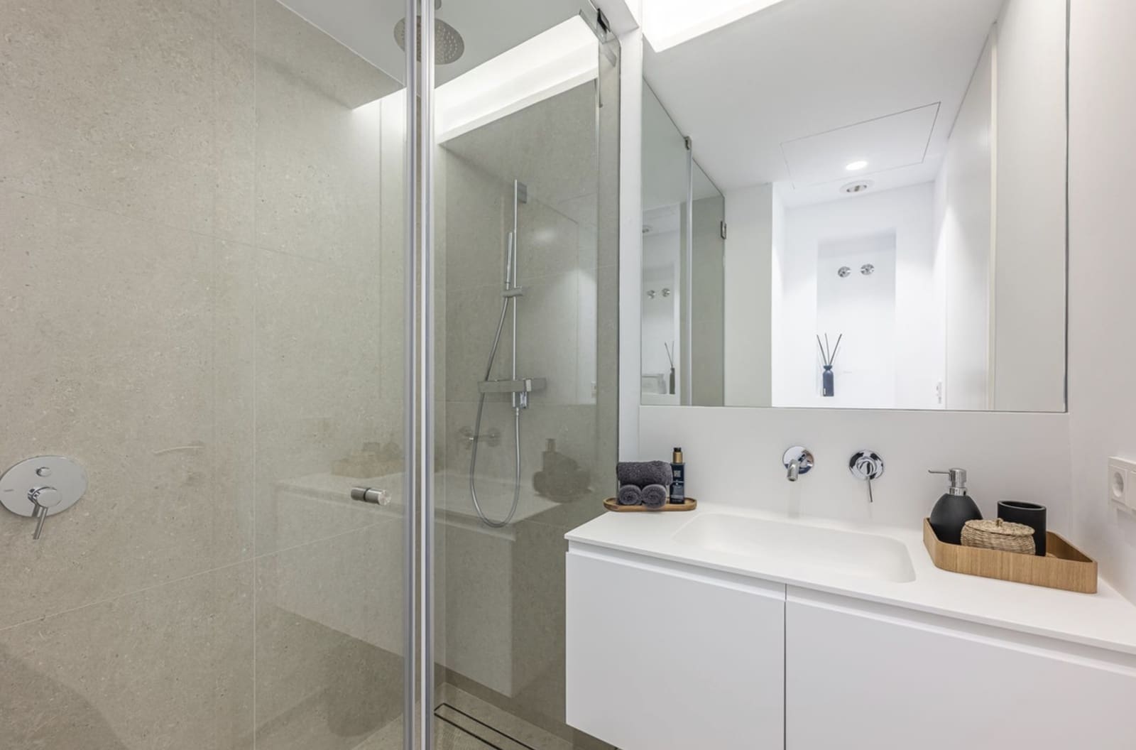 3 bedroom Apartment for sale in Benahavis with pool garage - € 869,000 (Ref: 9465484)