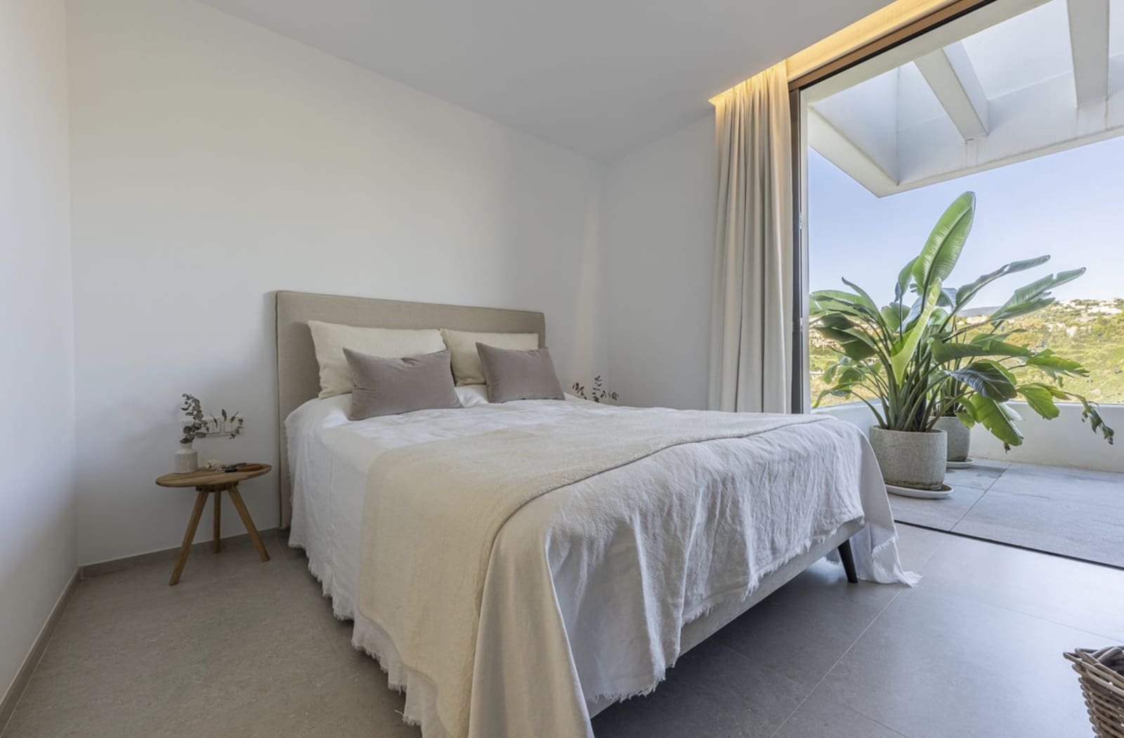 3 bedroom Apartment for sale in Benahavis with pool garage - € 869,000 (Ref: 9465484)