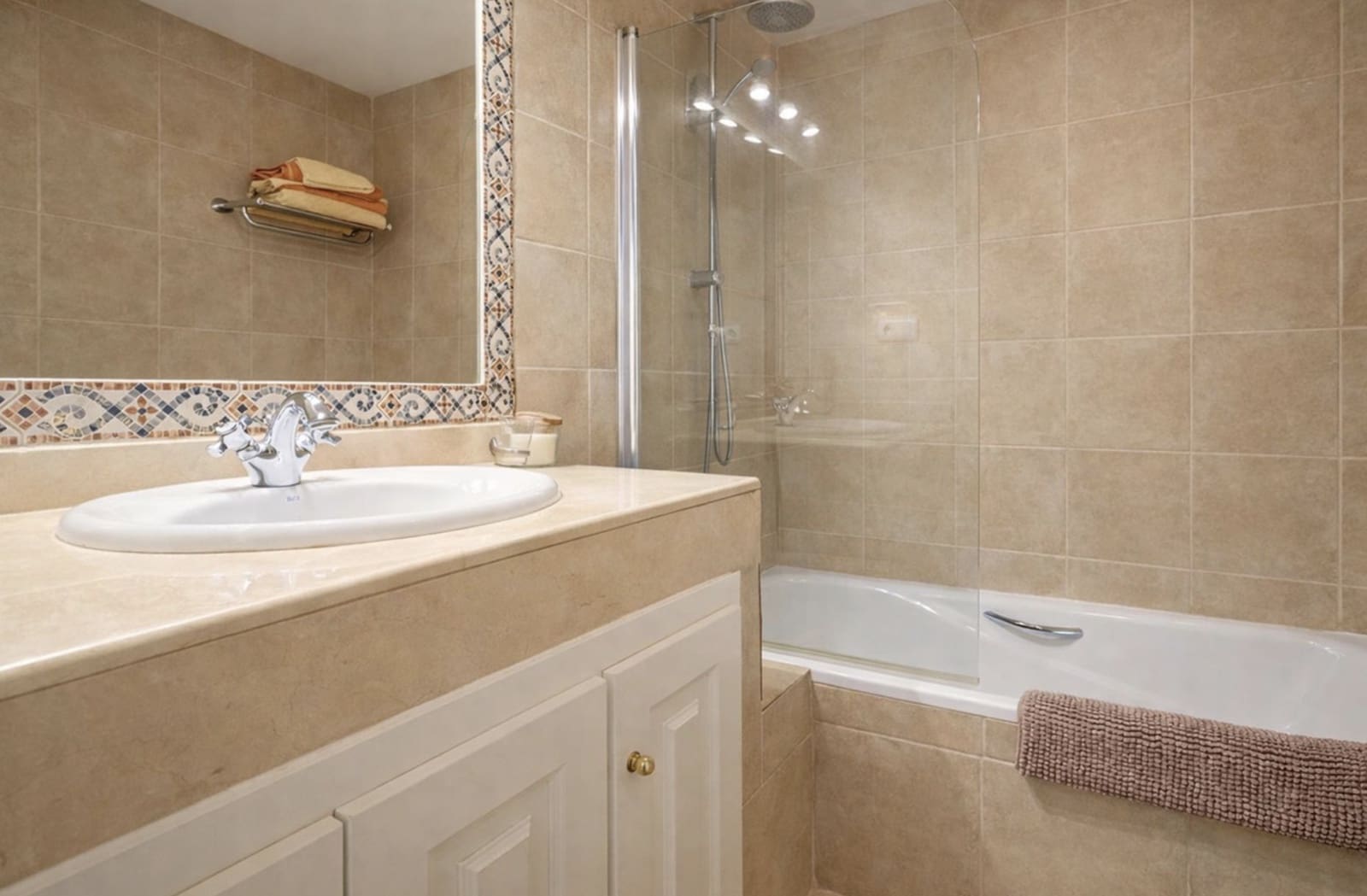 3 chambre Maison de Ville à vendre à Benahavis avec piscine garage - 725 000 € (Ref: 9470302)