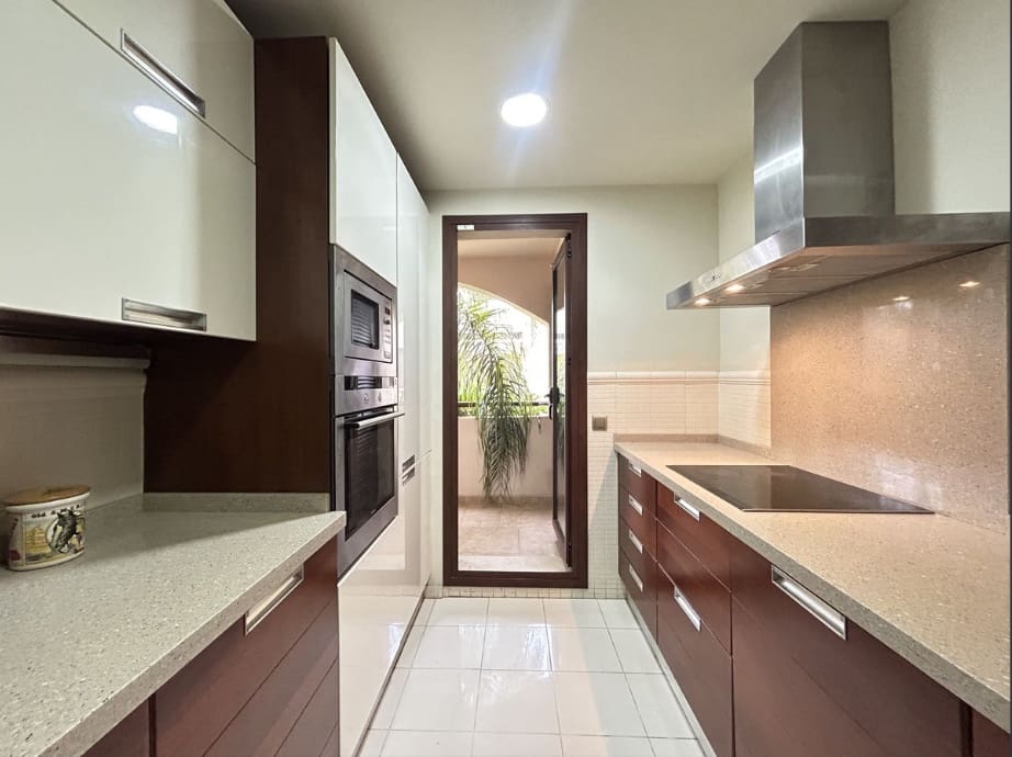 2 bedroom Apartment for sale in Marbella with pool garage - € 720,000 (Ref: 9470303)