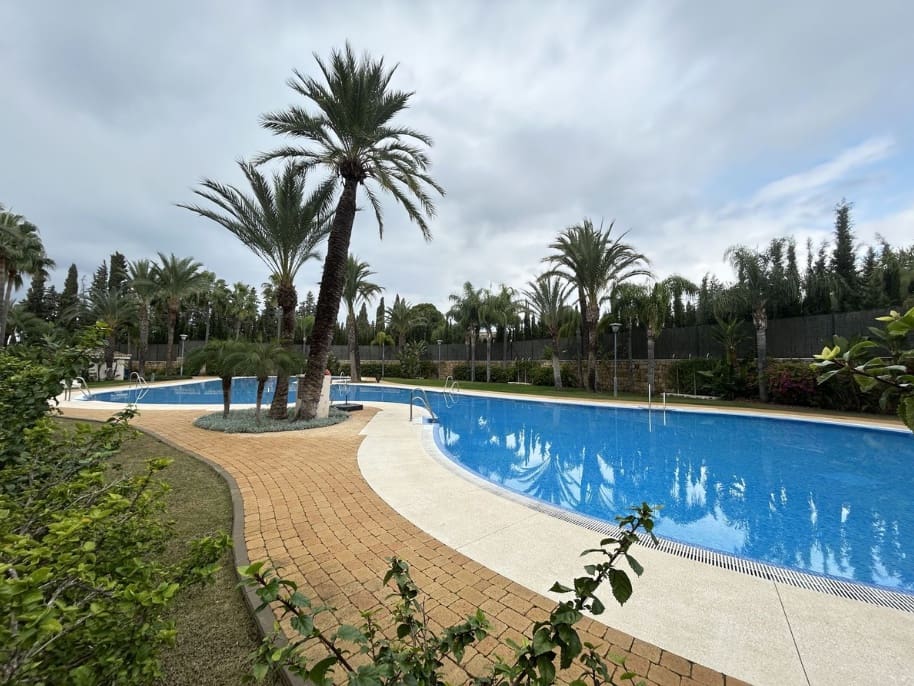 2 bedroom Apartment for sale in Marbella with pool garage - € 720,000 (Ref: 9470303)