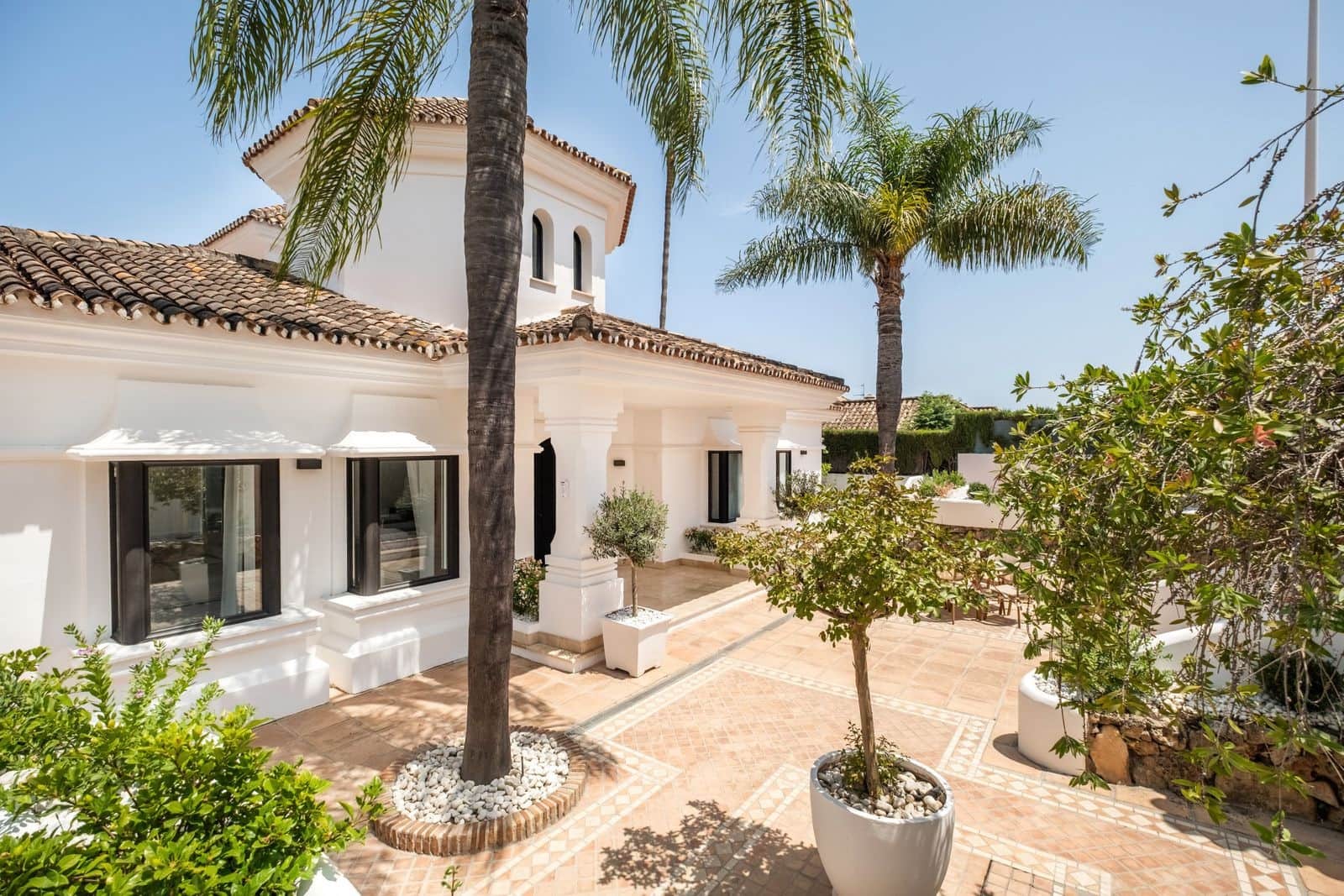 7 bedroom Villa for sale in Nueva Andalucia with pool garage - € 4,995,000 (Ref: 9485218)