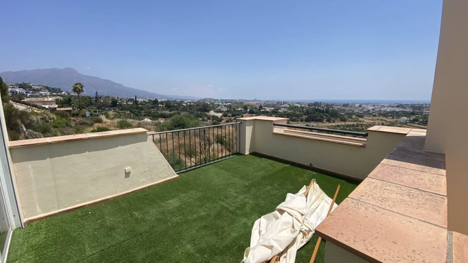 3 bedroom Penthouse for sale in Benahavis - € 975,000 (Ref: 9488673)