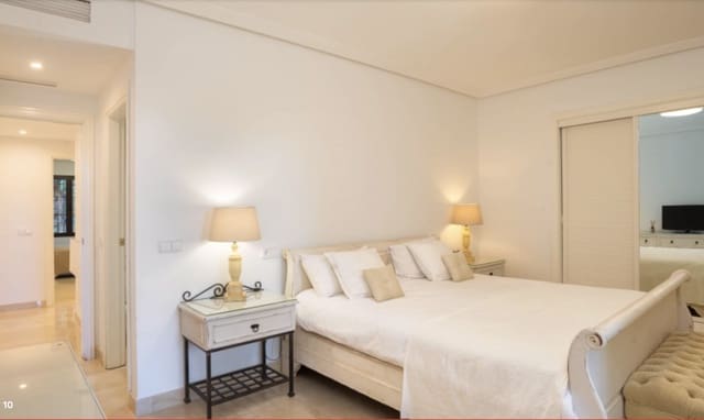 3 makuuhuone Huoneisto myytävänä paikassa Los Arqueros, Benahavís mukana uima-altaan 
autotalli - 499 000 € (Ref: 9488674)