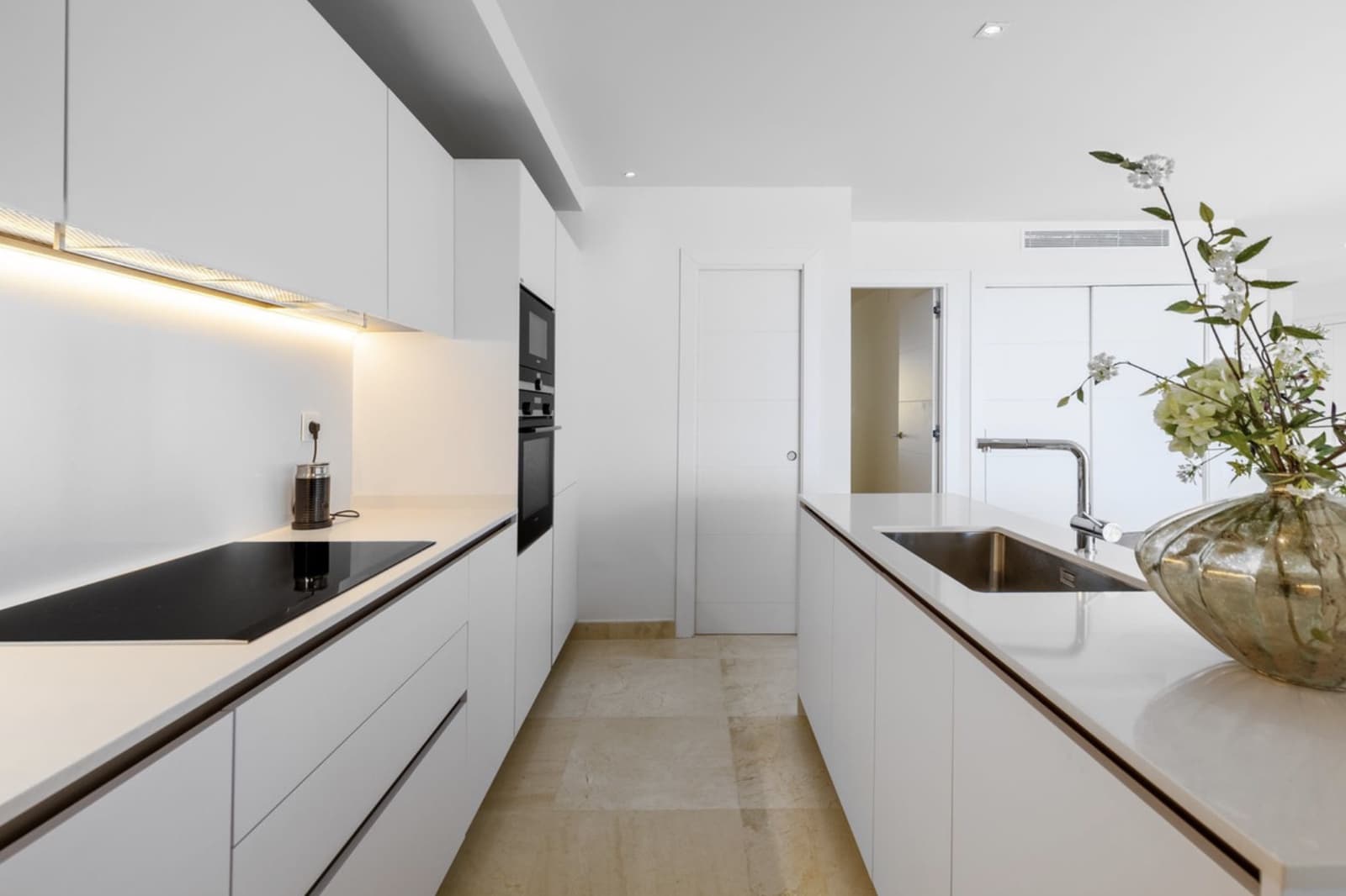 2 bedroom Apartment for sale in Nueva Andalucia with pool garage - € 845,000 (Ref: 9494362)