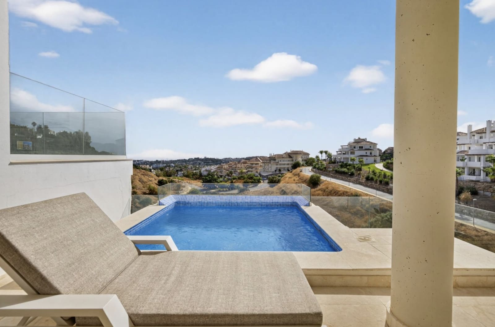 2 bedroom Apartment for sale in Nueva Andalucia with pool garage - € 845,000 (Ref: 9494362)