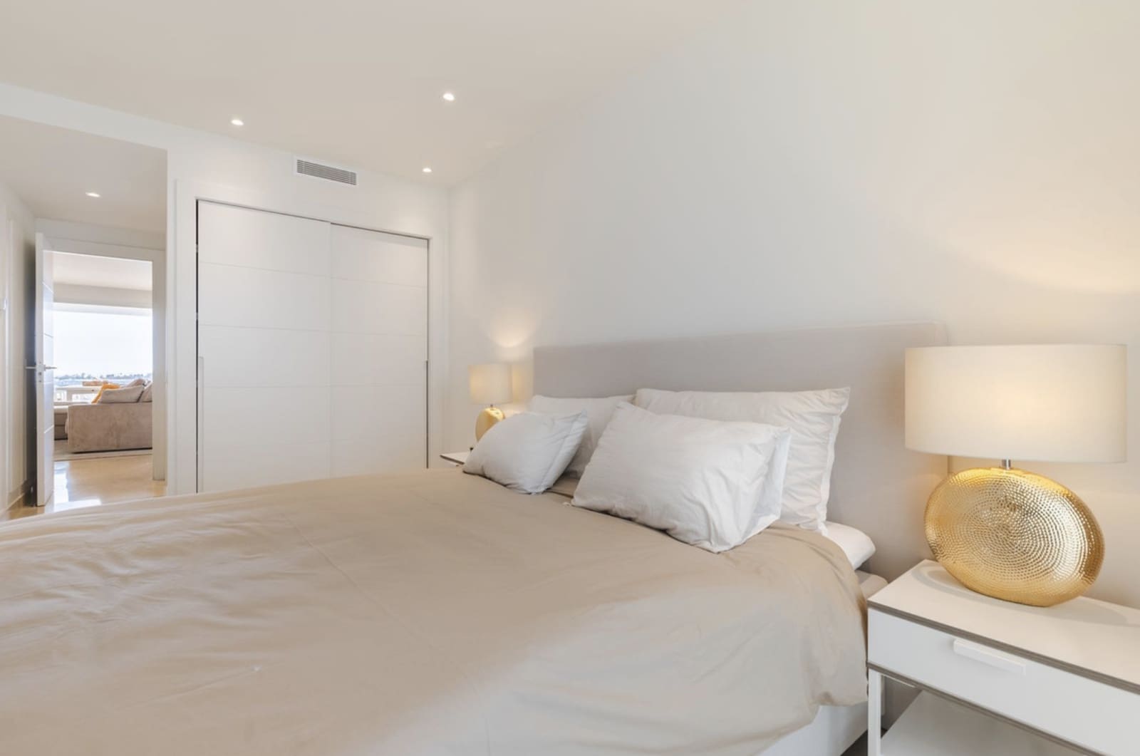 2 bedroom Apartment for sale in Nueva Andalucia with pool garage - € 845,000 (Ref: 9494362)