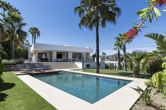 4 soveværelse Villa til salg i Guadalmina Alta, Marbella med swimmingpool garage - € 3.580.000 (Ref: 9494364)