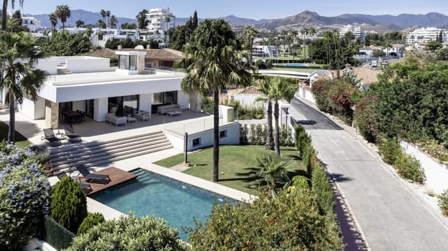 4 soveværelse Villa til salg i Guadalmina Alta, Marbella med swimmingpool garage - € 3.580.000 (Ref: 9494364)